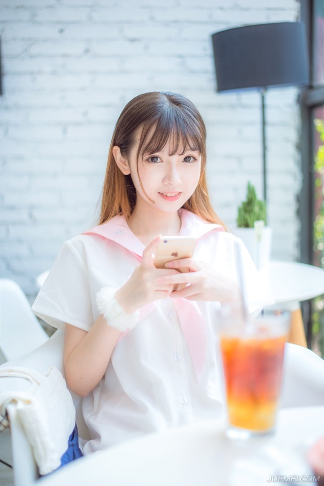 刘璝一下子面色变得惨白，如遭雷击，一直以来与自己相敬如宾、恩爱有加的妻子，竟是如此蛇蝎妇人，不但背着自己与刘璋厮混，更为了杀自己，不惜唆使刘璋杀他！
